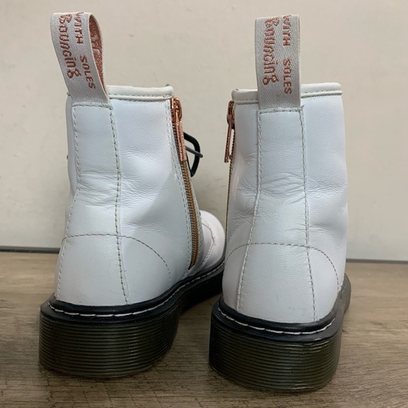 Girl's DOC Dr MARTENS White LEATHER Lace Up COMBAT Ankle 1460 J  BOOTS  Size  3 - Picture 6 of 7